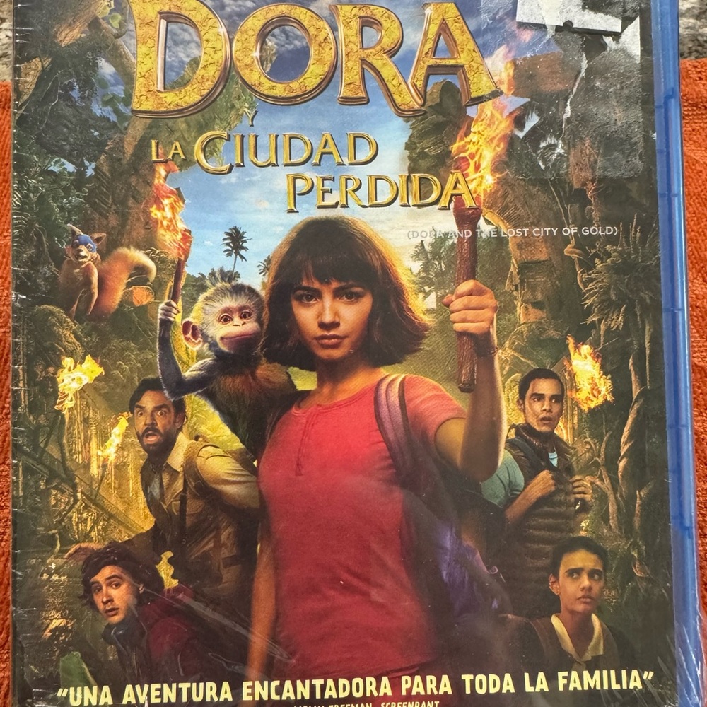 Dora La Ciudad Perdida Blu-ray - Pink Shirt Cover Art